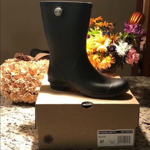 Brand New UGG Sienna Short Matte Black Wmns 7